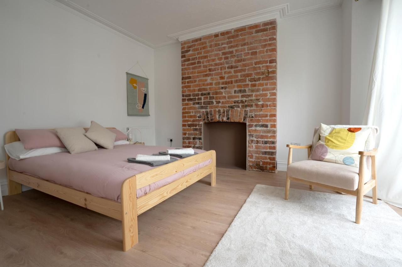 Beautiful Family Home In The Heart Of Суонси Экстерьер фото