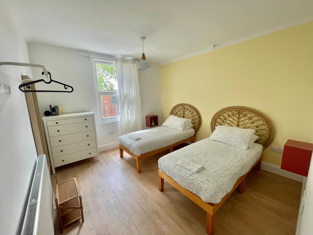Beautiful Family Home In The Heart Of Суонси Экстерьер фото